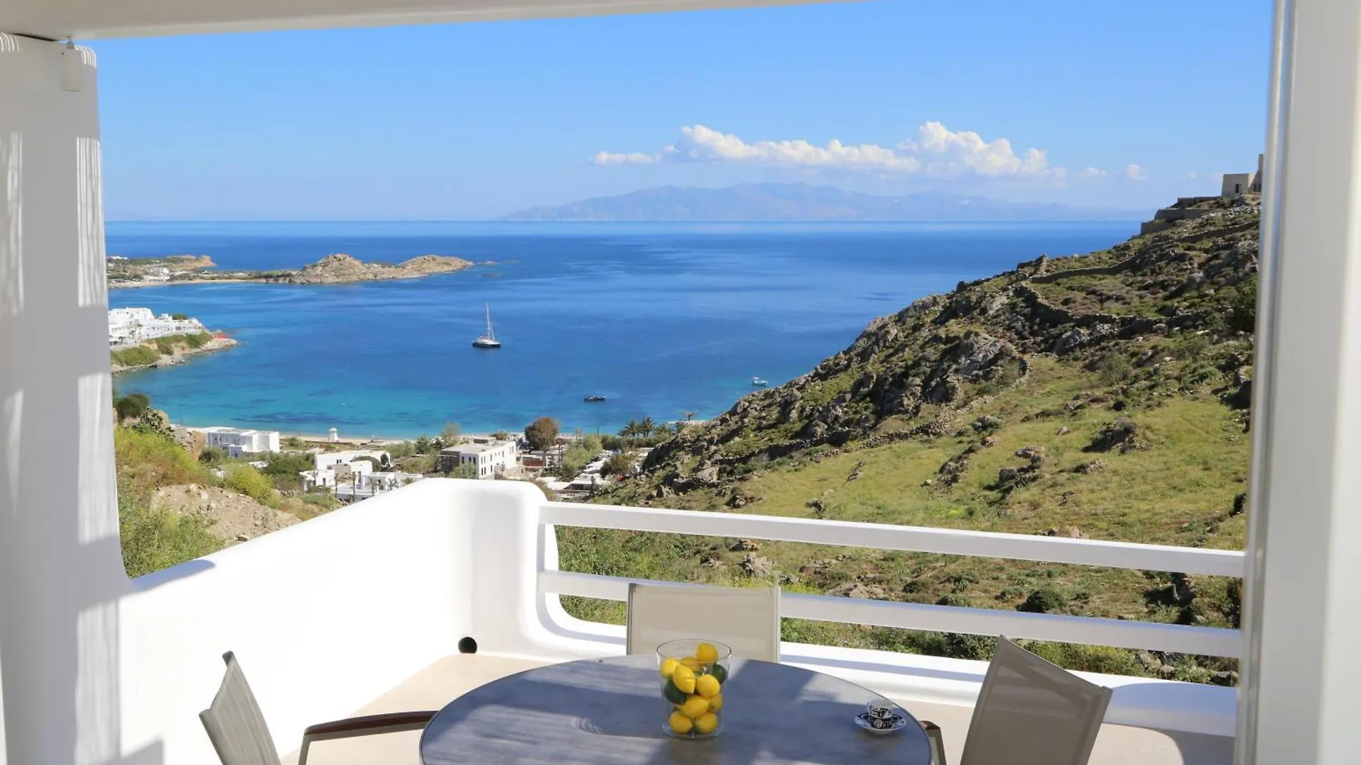 Dom wakacyjny Villa Camelia 2 - Psarou View - Private Pool And Jacuzzi Mykonos Town Grecja
