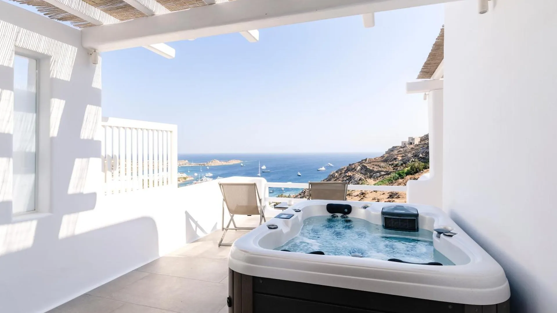 Dom wakacyjny Villa Camelia 2 - Psarou View - Private Pool And Jacuzzi Mykonos Town