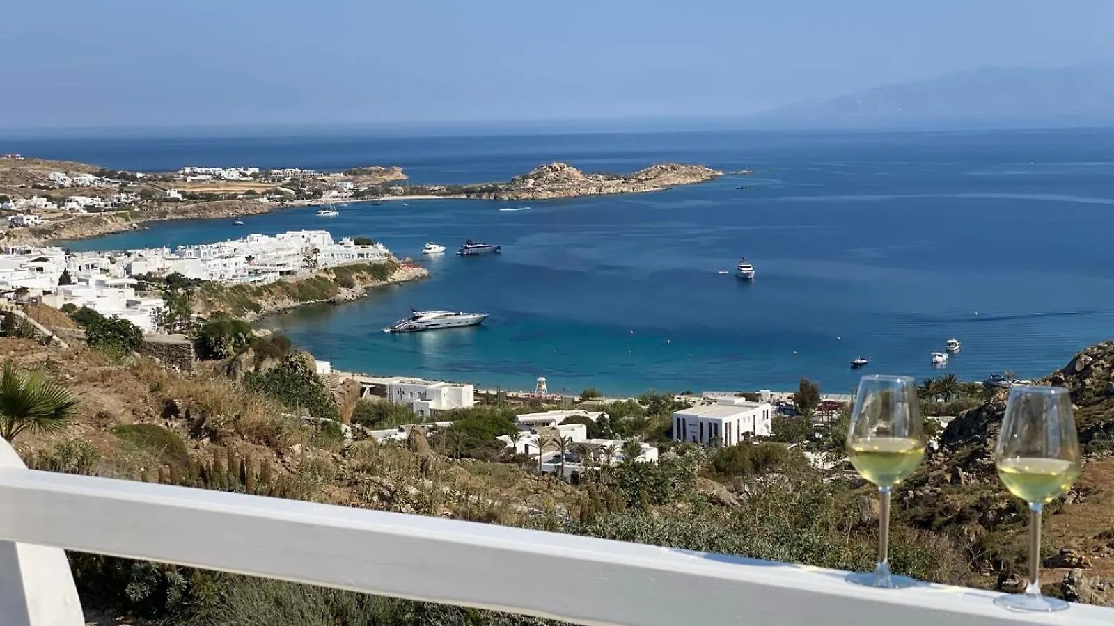 Dom wakacyjny Villa Camelia 2 - Psarou View - Private Pool And Jacuzzi Mykonos Town Grecja